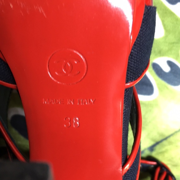 Chanel 38 Red Patent Leather & Black Fabric 7.5 - Picture 9 of 16
